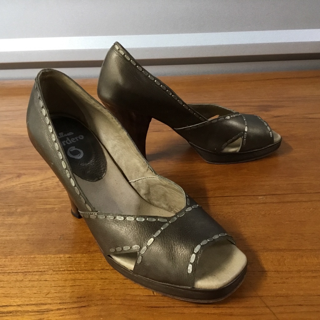 Calleen Cordero Women Metallic Gold Studded Leather Wooden Heels Size 85